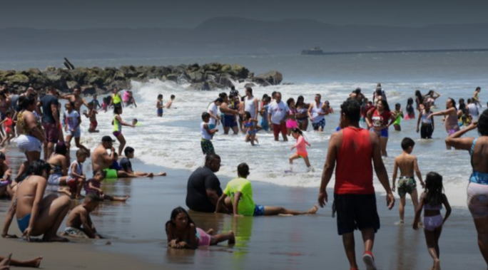  Pese a las restricciones, playas copadas en Puerto Colombia