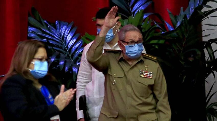  Raúl Castro renuncia a liderazgo del Partido Comunista de Cuba