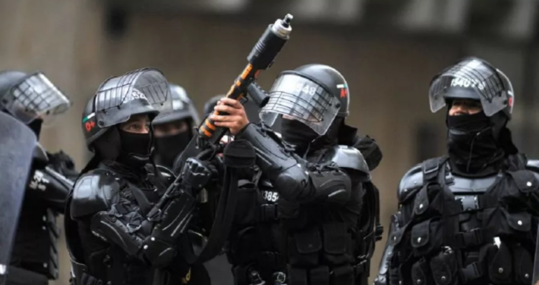  Amnistía Internacional insiste en que EE. UU. suspenda suministro de armas a Colombia