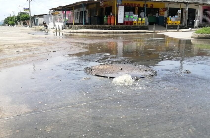  LA CVS LE TIRA LA PELOTICA DE AGUAS NEGRAS Y FLAGRANTE CONTAMINACIÓN EN LOS BARRIOS DE MONTERÍA A LA ADMINISTRACIÓN MUNICIPAL