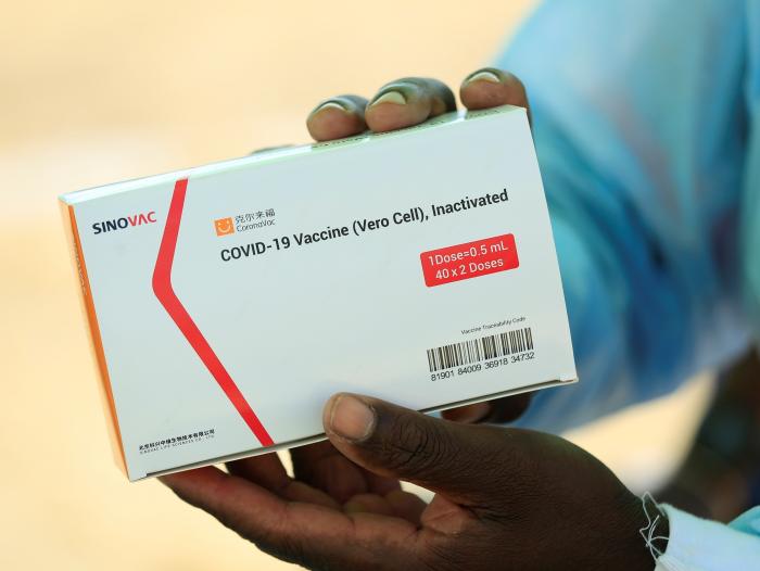  Colombia no descarta aplicar una tercera dosis de vacuna Sinovac