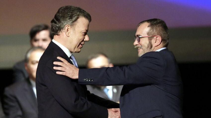 Santos y Londoño, encuentro en París para hablar de paz