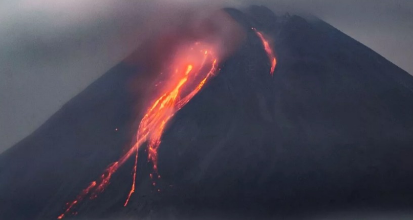  Muertos se cuentan por decenas debido a erupción de volcán Semeru en Indonesia