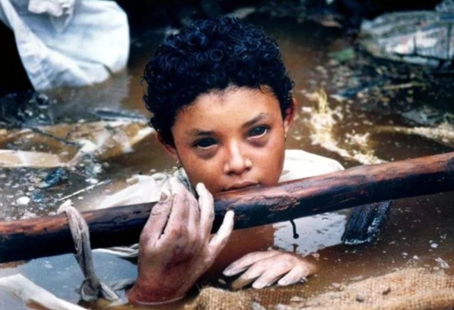  OMAYRA SÁNCHEZ, LA TRAGEDIA DETRÁS DE UNA FOTO QUE SIGUE CONMOVIENDO AL MUNDO