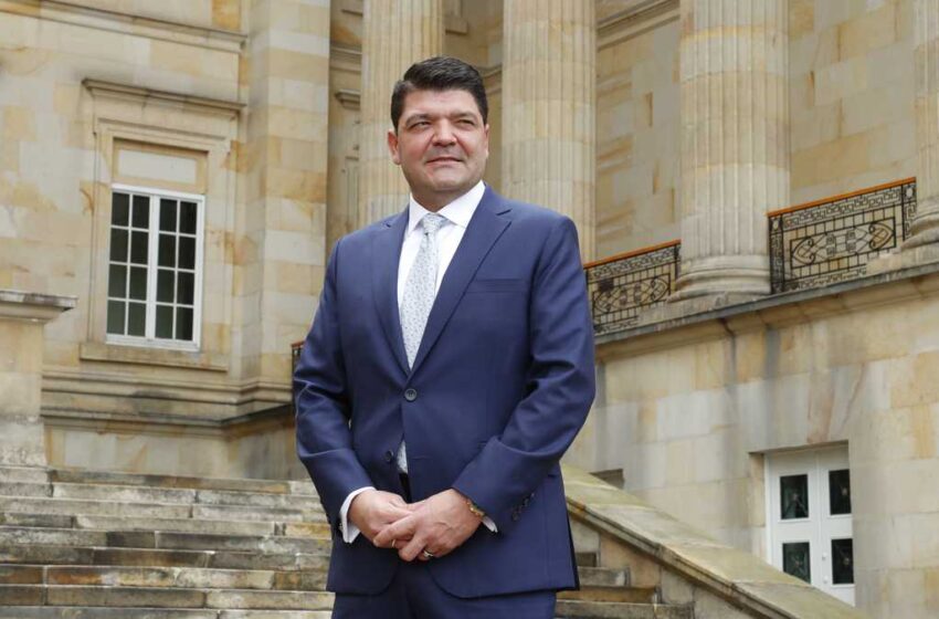  Presidente del Congreso propone referendo para que colombianos decidan sobre el aborto