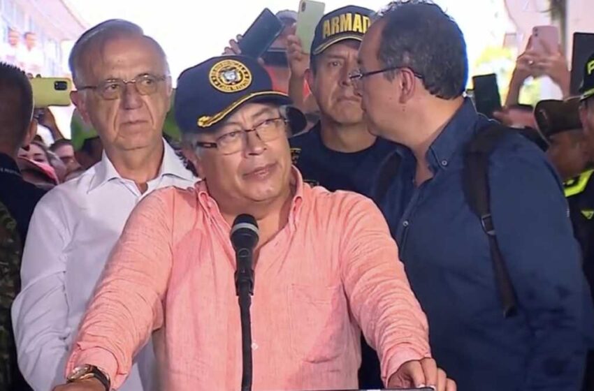  Atentos: el presidente Gustavo Petro ordenó a los militares obedecerles a los alcaldes: “si ordenan que deben desconfinar un territorio, hay que hacerlo”