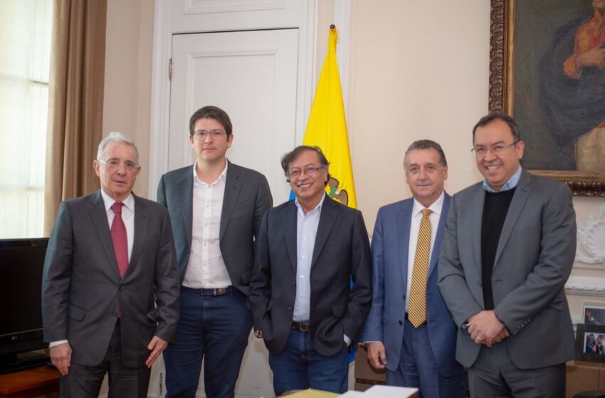  Álvaro Uribe: “Contribuiremos a que el de Petro sea un Gobierno de democracia social”