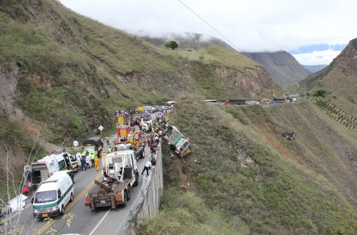  20 muertos y 15 heridos es el saldo fatal de un accidente de tránsito en una vía de Pasto, Nariño