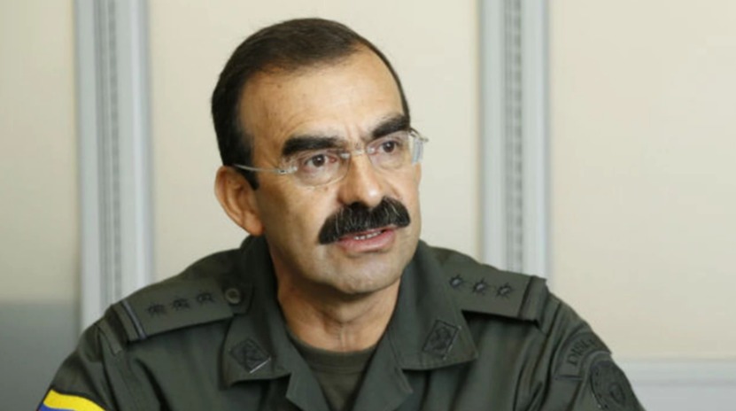  El general (r) Rodolfo Palomino responde ante fuertes críticas por ser beneficiario de la finca del narco Pedro Orejas: “Me dediqué a la producción de leche de vaca”