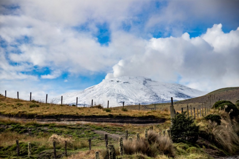  Petro pidió acelerar evacuación de 2500 familias en alto riesgo por volcán Nevado del Ruiz