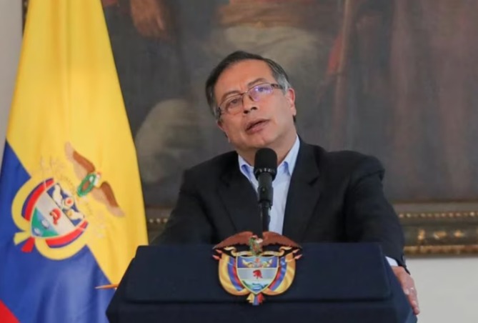  Gustavo Petro habría pedido la renuncia de altos funcionarios liberales, conservadores y de la U en varios ministerios