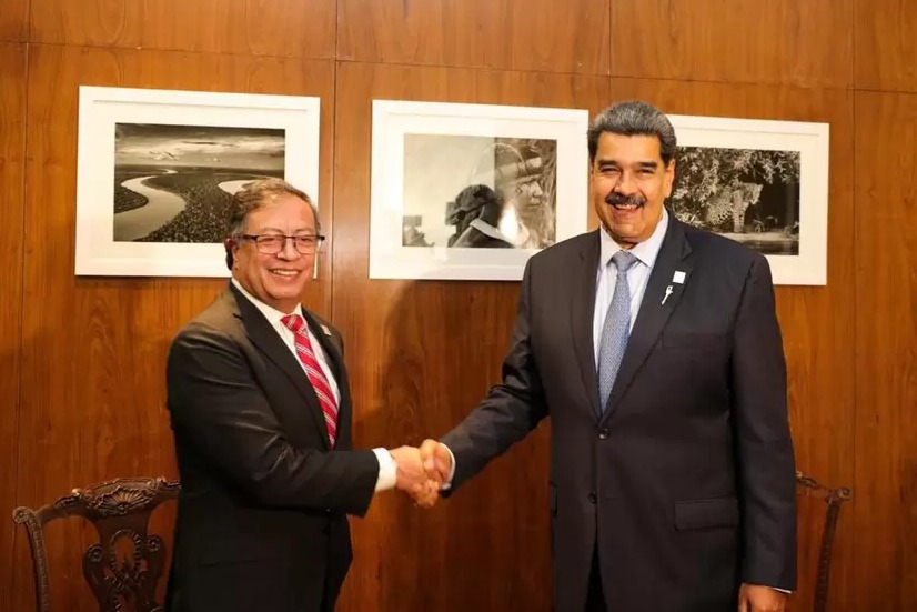 Petro y Maduro acuerdan búsqueda de restos de colombianos víctimas del paramilitarismo