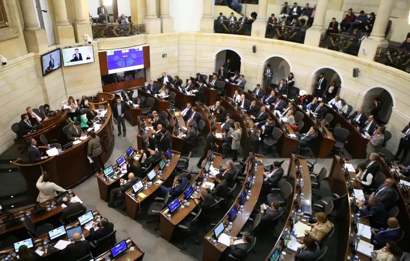  Fuerte agarrón en pleno debate de la regulación de la marihuana recreativa