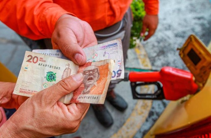  Minhacienda confirma que galón de gasolina subirá hasta $15.500 en Colombia