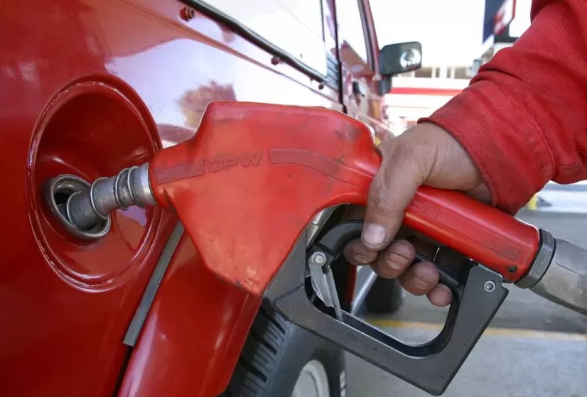  Precio de la gasolina: MinHacienda confirma aumento hasta los $16.000 por galón