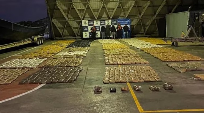 Petro se propone asfixiar al narcotráfico con su política de drogas