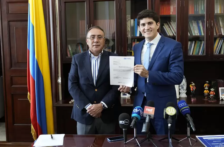  Conservadores radican proyecto para disminuir precio de gasolina y ACPM
