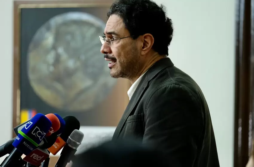  Iván Cepeda corrigió y volvió a radicar proyecto que castiga con cárcel la obstrucción a la paz