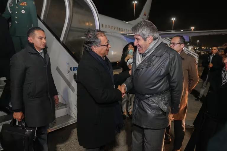  Gustavo Petro ya está en Roma para el encuentro con el papa Francisco tras polémica en Davos: esta es la agenda