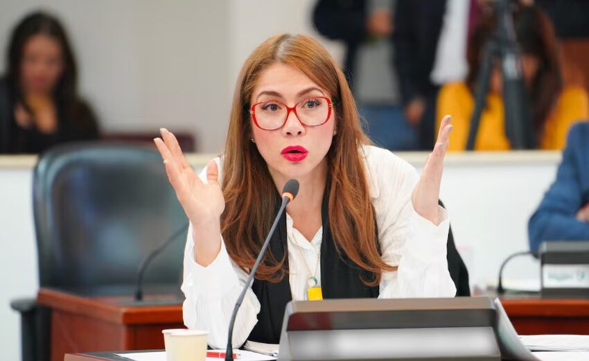  “Cínicos”: Catherine Juvinao arremete contra MinSalud por caos en el modelo de salud de los docentes y pide su renuncia
