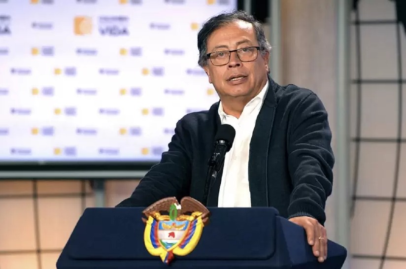  Petro sugiere que reformas podrían pasar por decreto