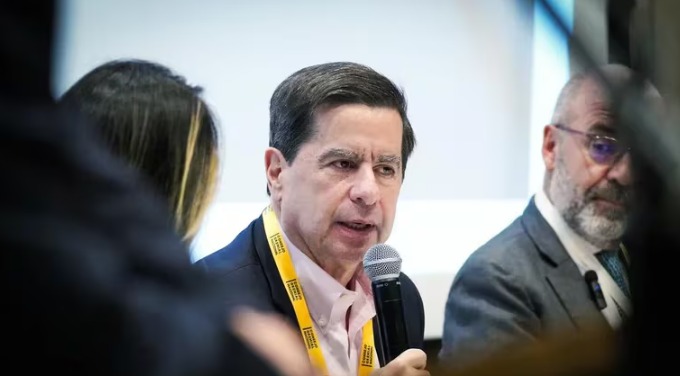  Juan Fernando Cristo busca consenso con la bancada liberal para evitar el fracaso de la nueva reforma a la salud