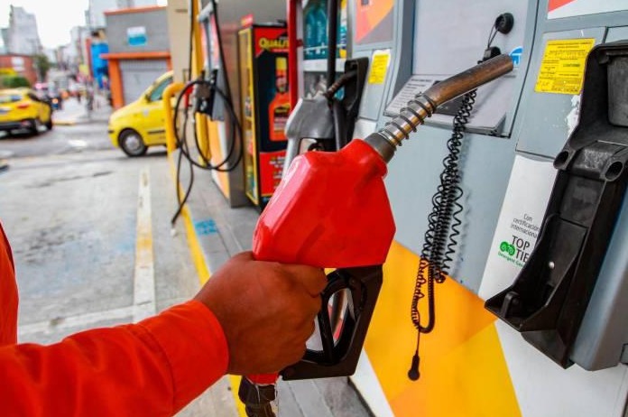  MinTransporte podría aumentar el precio de la gasolina para cubrir peajes que no se cobren en Colombia
