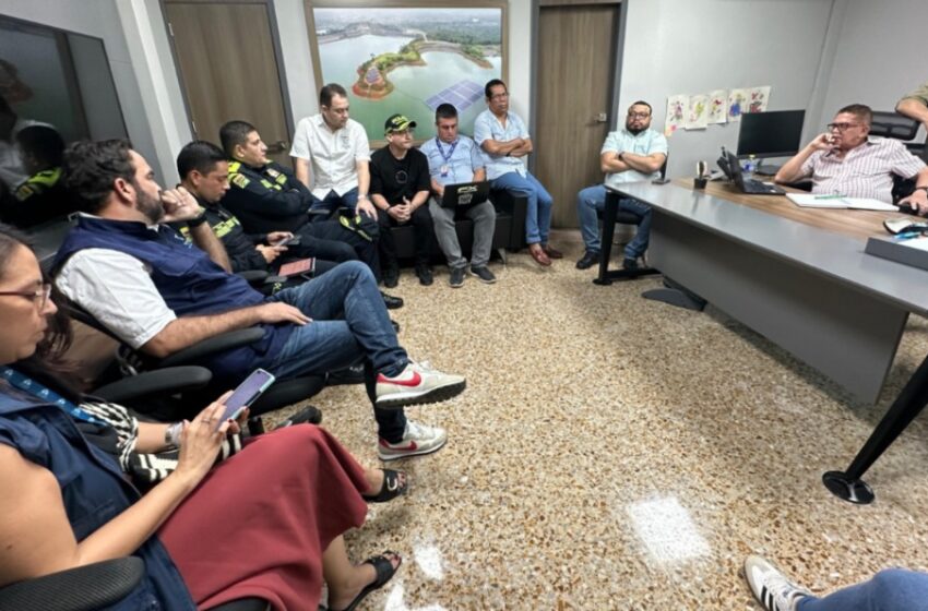  Mininterior dialoga con indígenas Camaenka que protestan en Urrá