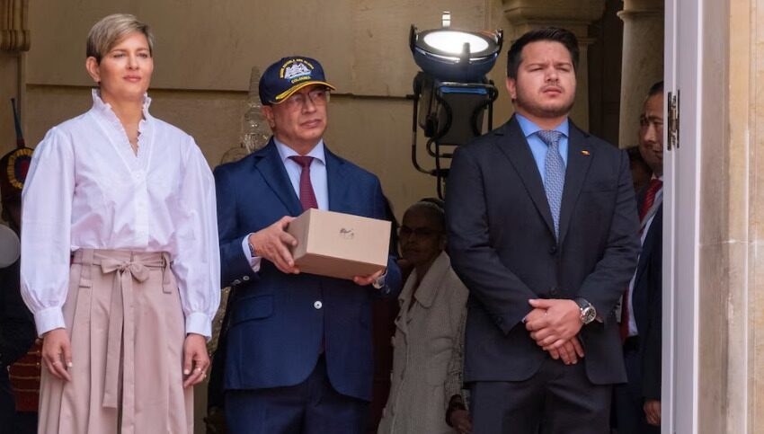  Estas son las fotos y la carta con las que el exministro Bonilla puso contra las cuerdas a Nicolás Alcocer Petro y Ricardo Roa
