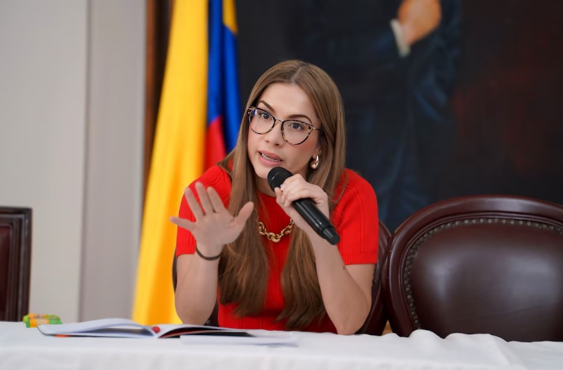  Cathy Juvinao lanzó propuesta para reforma a la salud: congresistas firmaron la iniciativa para “financiar el reajuste de la UPC”