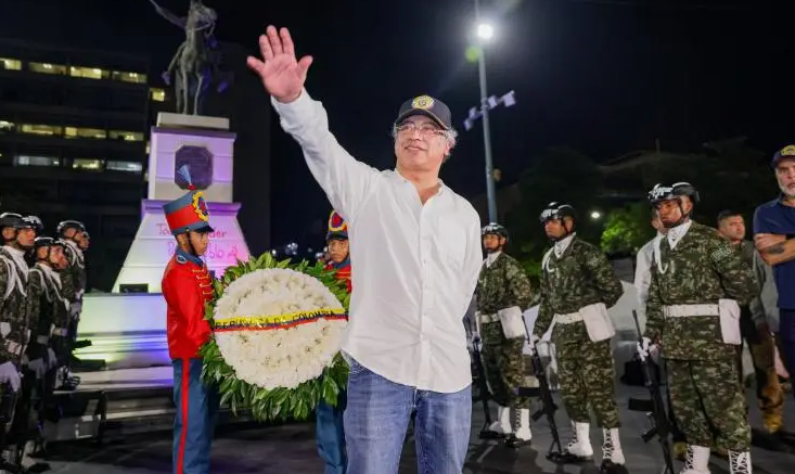  PETRO ARREMETE CONTRA LA CLASE POLÍTICA DEL CARIBE EN BARRANQUILLA