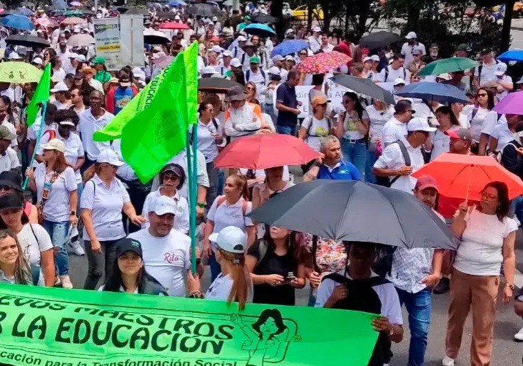  Maestros anuncian paro indefinido en julio y el cierre de 7.000 instituciones educativas, ¿qué pasó?