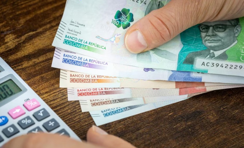  Aumento del salario para empleados públicos ya fue oficializado por el Gobierno: desde cuándo se pagará con retroactivo