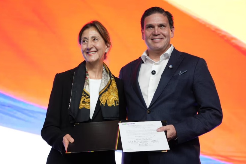 Ingrid Betancourt y Juan Carlos Pinzón se unieron por petición de un “amigo en común”: “Es eso lo que nos tiene aquí unidos”