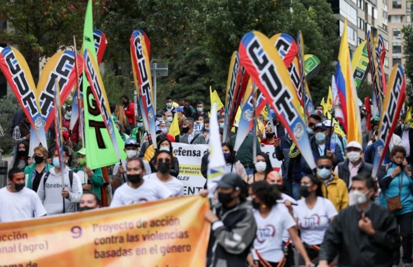  Sindicato de trabajadores convocó marchas nacionales para exigir a la Corte Constitucional y al Senado aprobar las reformas del Gobierno