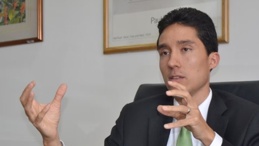  Luis Fernando Mejía alerta que la emergencia económica “es totalmente injustificada” y agrava la incertidumbre fiscal