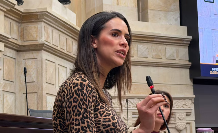  Mafe Carrascal llamó “adefesio institucional” al CNE por revocar listas del Pacto y sacar a Iván Cepeda de la consulta