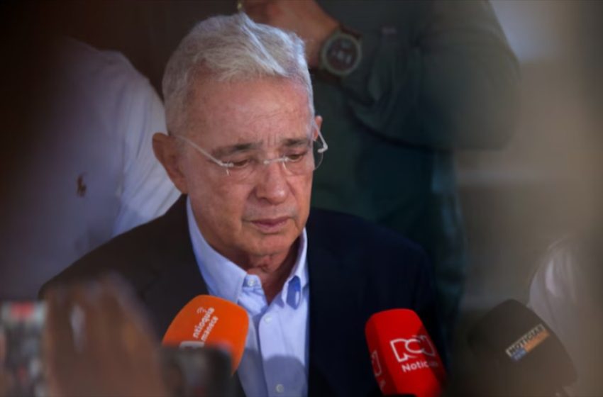  Álvaro Uribe también adhirió a Abelardo de la Espriella: “Colombia no puede seguir en el camino de convertirse en la sucursal del chavismo”