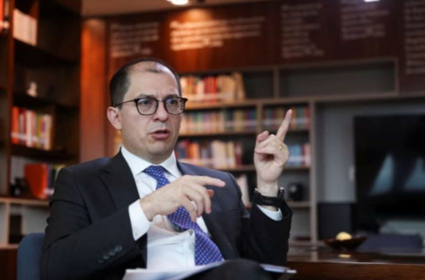  Francisco Barbosa se despachó contra el petrismo por criticar las designaciones de De la Espriella: recordó que Petro cambió de ministros “cada 22 días”