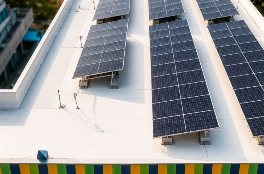  Comfacor avanza en la transición hacia energías limpias con proyecto solar en colegio