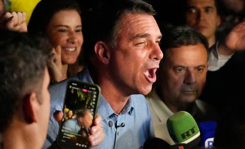  Bolsonaro vence a Lula en primera vuelta de las elecciones y acaricia el retorno de la ultraderecha al poder en Brasil