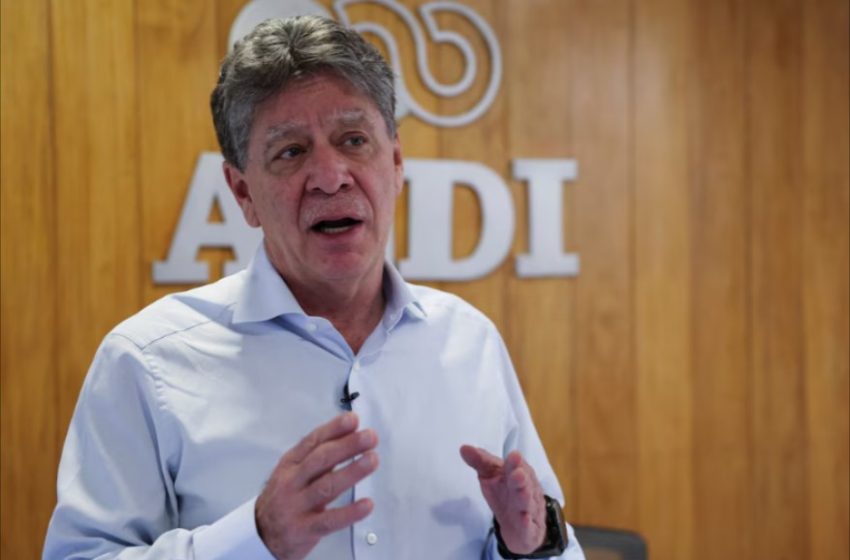  Bruce Mac Master saldrá de la Presidencia de la Andi: la junta directiva del gremio aceptó su renuncia e informó cuándo se elegirá su remplazo