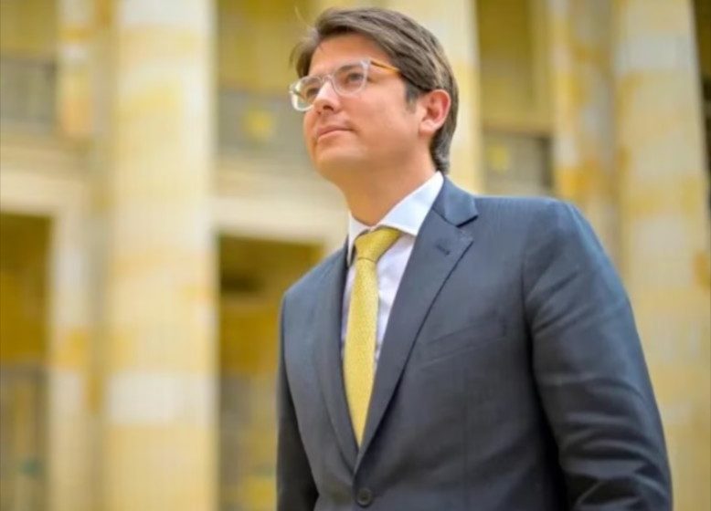 Revelan detalles de los chats en los que advertían sobre el atentado contra Miguel Uribe: “No puedo permitir que les llegue a pasar algo”